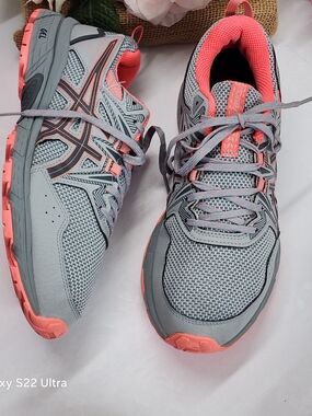 Women’s Gray and Coral Running Shoes